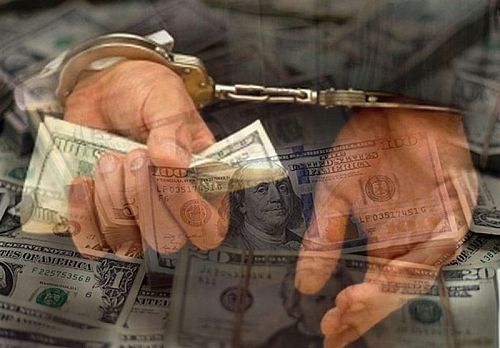 دستگیری ۳ دلال ارزی در خیابان منوچهری 